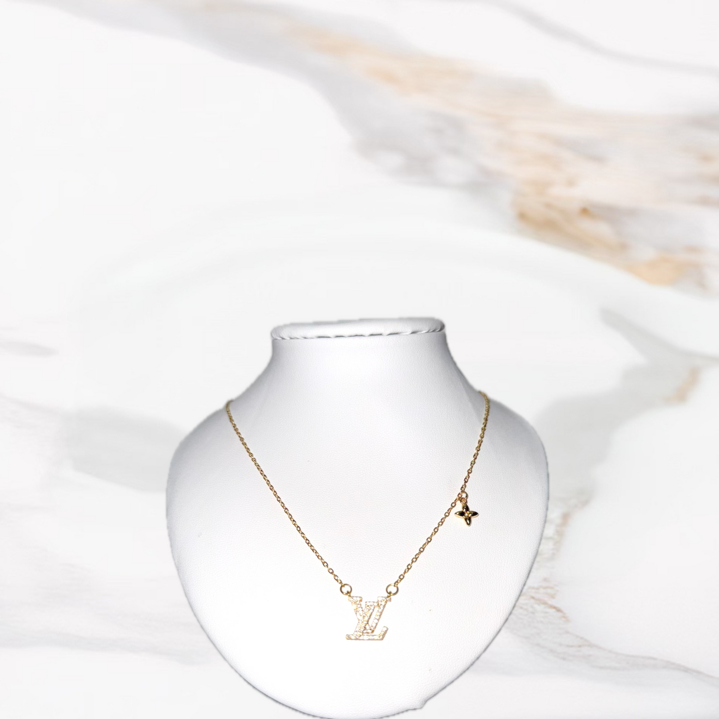 Collier R2