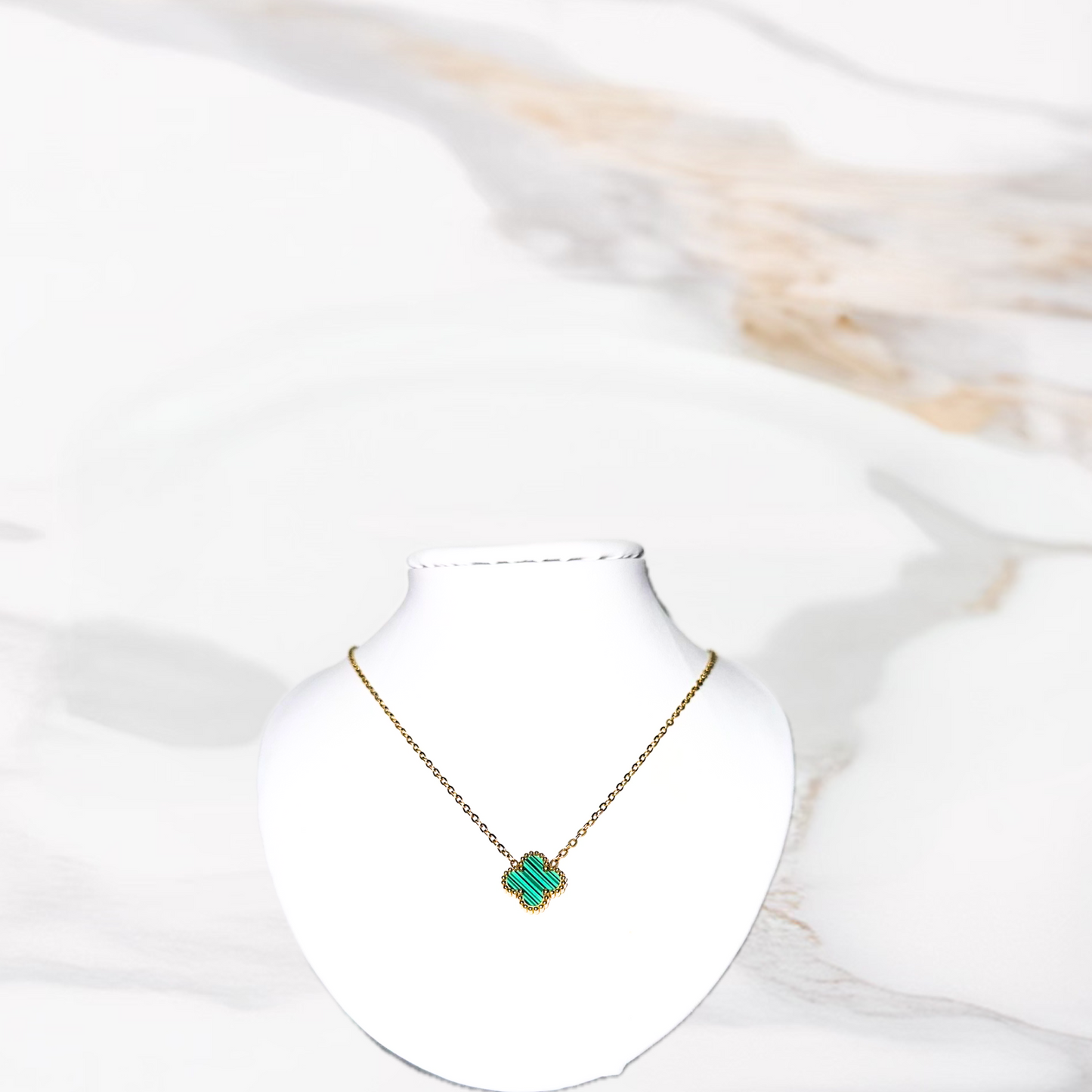 Collier R9