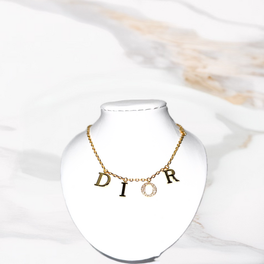 Collier R8
